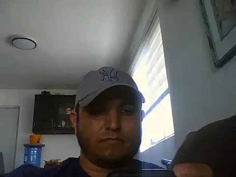 Snapshot of HOTB0Y18 chatting on 04-24-26, 06:21 HOTB0Y18 online show from 04-24-26, 06:21