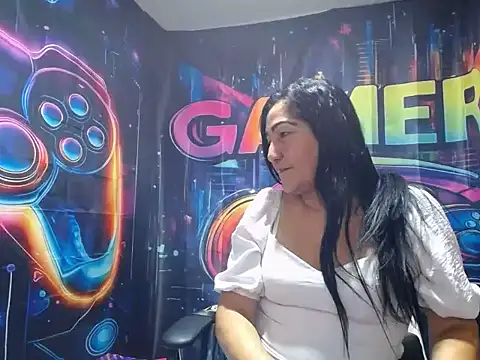 Snapshot of EmmieRae__ chatting on 03-22-26, 04:27 EmmieRae online show from 03-22-26, 04:27