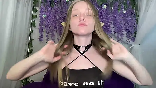 Snapshot of ElfGirlAna chatting on 05-11-26, 02:45 ElfGirlAna online show from 05-11-26, 02:45