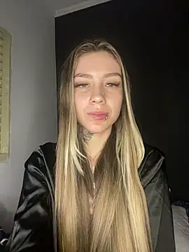 Snapshot of alyssa_22 chatting on 07-04-26, 04:18 alyssa 22 online show from 07-04-26, 04:18