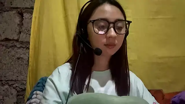 LenoraLacassagne online show from 03-22-26, 04:10