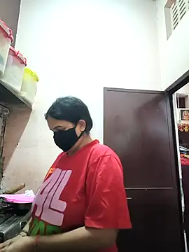 REENA-STRIP online show from 05-07-26, 01:38