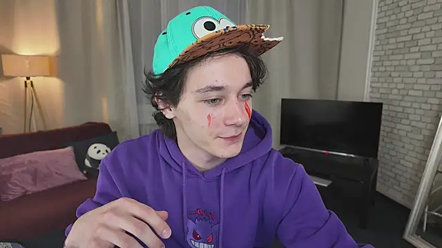 Snapshot of KevinStrike chatting on 03-31-26, 07:25 KevinStrike online show from 03-31-26, 07:25