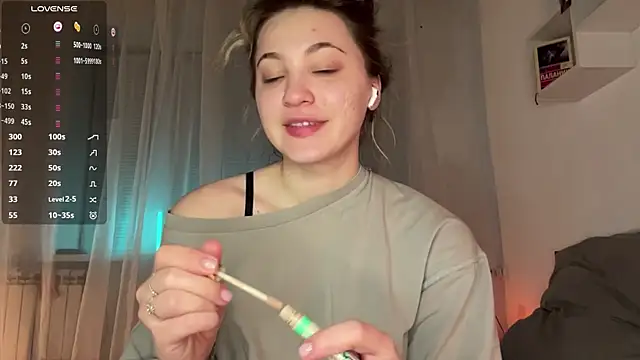 1Kellynaive online show from 04-15-26, 05:31