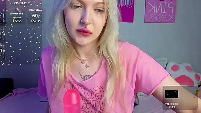Snapshot of BlondieSummer chatting on 07-09-26, 06:12 BlondieSummer online show from 07-09-26, 06:12