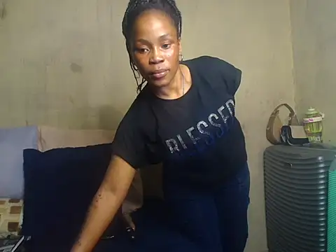 Lindabee200 online show from 06-14-26, 01:25