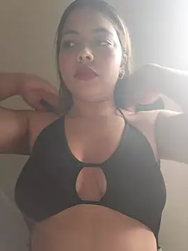 Snapshot of Yelii_ chatting on 07-17-26, 06:02 Yelii online show from 07-17-26, 06:02