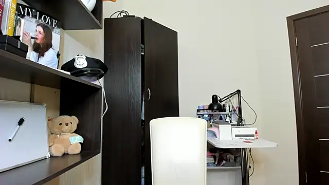 Snapshot of OhMyAlice chatting on 06-19-26, 07:39 OhMyAlice online show from 06-19-26, 07:39