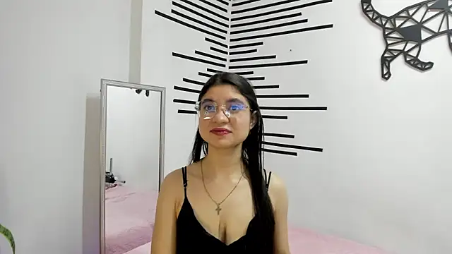 Snapshot of LindaCatalina_ chatting on 06-09-26, 01:12 LindaCatalina online show from 06-09-26, 01:12