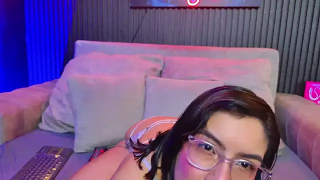 Snapshot of HannaMiller01_ chatting on 04-19-26, 11:53 HannaMiller01 online show from 04-19-26, 11:53