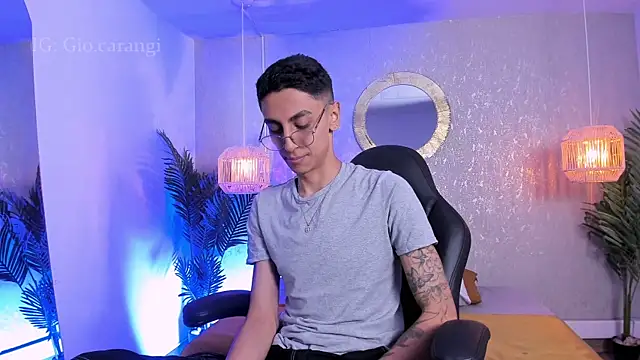 Snapshot of Gio_carangi chatting on 08-06-26, 03:41 Gio carangi online show from 08-06-26, 03:41
