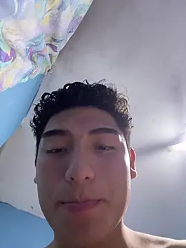 Snapshot of Piero_1369 chatting on 04-21-26, 01:42 Piero 1369 online show from 04-21-26, 01:42