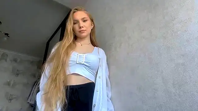 Snapshot of CarolineNine chatting on 03-27-26, 12:16 CarolineNine online show from 03-27-26, 12:16