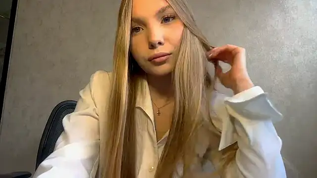 Snapshot of CarolineNine chatting on 03-29-26, 12:49 CarolineNine online show from 03-29-26, 12:49