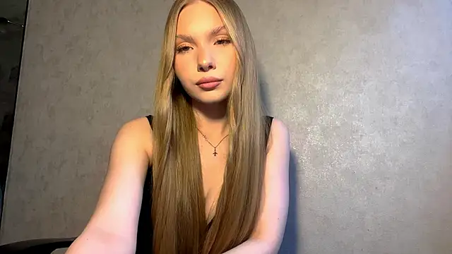 Snapshot of CarolineNine chatting on 04-10-26, 02:22 CarolineNine online show from 04-10-26, 02:22