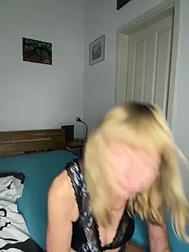 Snapshot of MatureKim chatting on 06-17-26, 07:15 MatureKim online show from 06-17-26, 07:15
