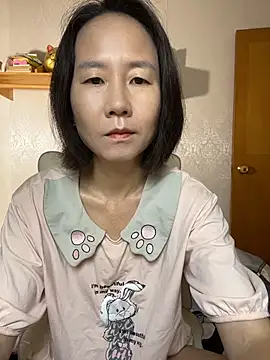 Snapshot of lilysister66 chatting on 07-02-26, 01:28 lilysister66 online show from 07-02-26, 01:28