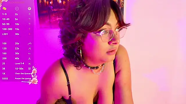 Snapshot of alexa_cruz__ chatting on 07-30-26, 05:45 alexa cruz online show from 07-30-26, 05:45