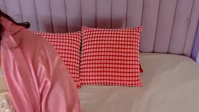 AhslyEvans   online show from 05-04-26, 01:40