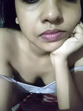Snapshot of ALIZA_FENDY chatting on 07-27-26, 04:03 ALIZA FENDY online show from 07-27-26, 04:03