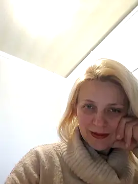 Snapshot of MiaLove183 chatting on 04-07-26, 01:33 MiaLove183 online show from 04-07-26, 01:33