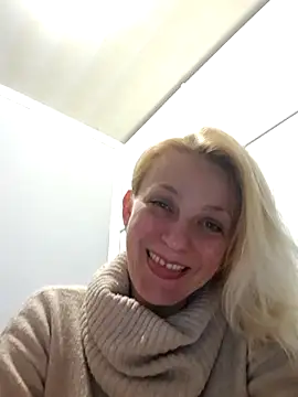 Snapshot of MiaLove183 chatting on 04-08-26, 01:11 MiaLove183 online show from 04-08-26, 01:11