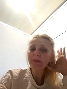 Snapshot of MiaLove183 chatting on 04-11-26, 07:56 MiaLove183 online show from 04-11-26, 07:56