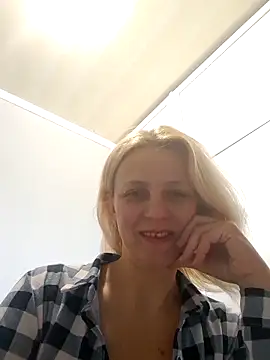 Snapshot of MiaLove183 chatting on 04-14-26, 08:20 MiaLove183 online show from 04-14-26, 08:20