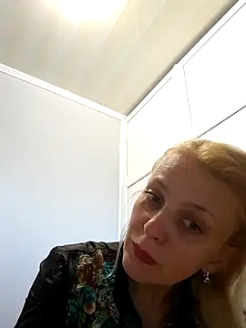 Snapshot of MiaLove183 chatting on 04-19-26, 08:35 MiaLove183 online show from 04-19-26, 08:35
