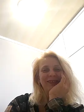 Snapshot of MiaLove183 chatting on 04-27-26, 01:31 MiaLove183 online show from 04-27-26, 01:31