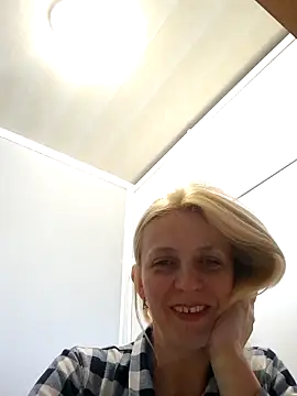 Snapshot of MiaLove183 chatting on 04-29-26, 01:26 MiaLove183 online show from 04-29-26, 01:26