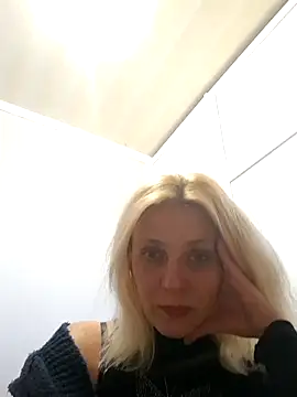 Snapshot of MiaLove183 chatting on 05-04-26, 01:51 MiaLove183 online show from 05-04-26, 01:51