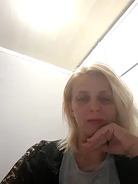 Snapshot of MiaLove183 chatting on 05-07-26, 01:38 MiaLove183 online show from 05-07-26, 01:38