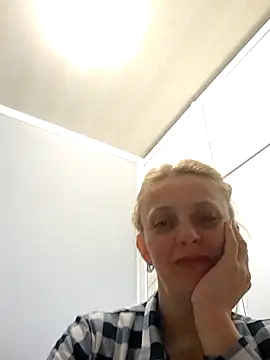 Snapshot of MiaLove183 chatting on 05-16-26, 11:09 MiaLove183 online show from 05-16-26, 11:09