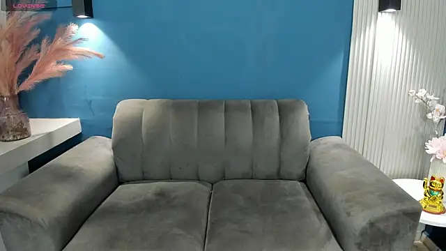 Snapshot of violetandrade chatting on 04-18-26, 07:12 violetandrade online show from 04-18-26, 07:12