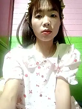 AmyLinee01 online show from 05-09-26, 05:56