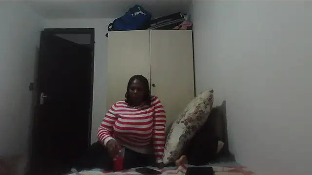 Snapshot of Lucia-boobs chatting on 05-11-26, 04:59 Lucia-boobs online show from 05-11-26, 04:59