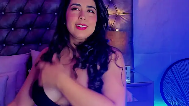 Sofia-Venegas online show from 05-06-26, 06:13