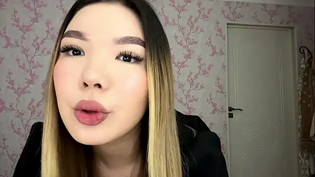 Snapshot of MadeleneStoesz chatting on 03-23-26, 05:44 MadeleneStoesz online show from 03-23-26, 05:44