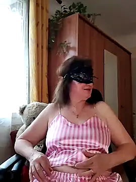 Snapshot of Chrismaturefrench chatting on 03-28-26, 04:28 Chrismaturefrench online show from 03-28-26, 04:28