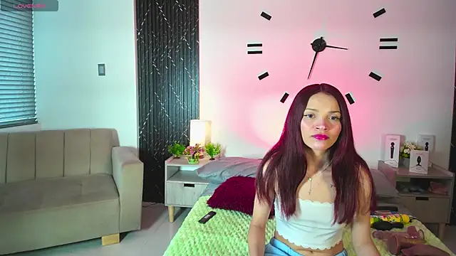 aurora petitee online show from 04-25-26, 01:36