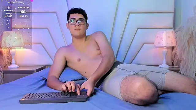 Snapshot of DylanLuxe chatting on 04-16-26, 03:29 DylanLuxe online show from 04-16-26, 03:29