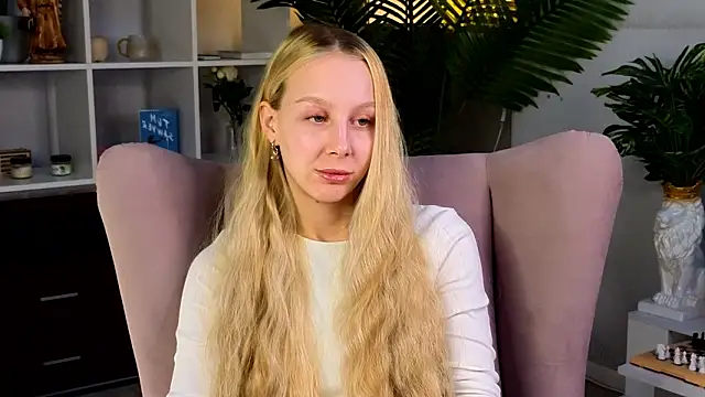 LishaPelle online show from 03-22-26, 08:40