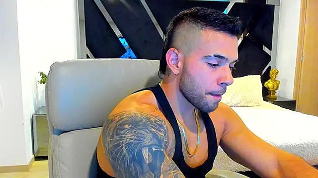 Snapshot of Raytorres chatting on 07-12-26, 12:23 Raytorres online show from 07-12-26, 12:23