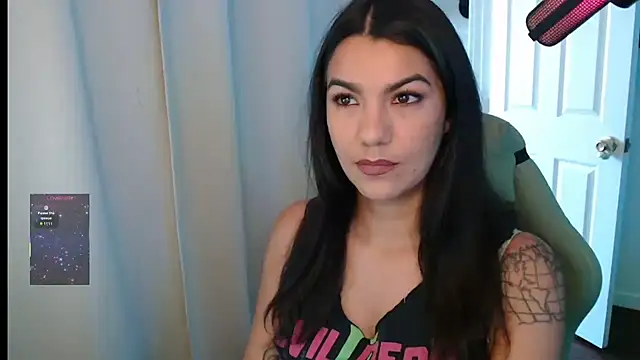 Snapshot of sweetRoxie chatting on 05-15-26, 01:01 sweetRoxie online show from 05-15-26, 01:01