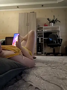 Snapshot of _Yourpussy_ chatting on 04-15-26, 02:35 Yourpussy online show from 04-15-26, 02:35