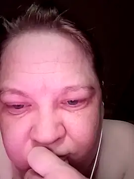 Snapshot of _Yourpussy_ chatting on 04-25-26, 09:23 Yourpussy online show from 04-25-26, 09:23