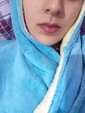 Snapshot of Salma-23 chatting on 04-12-26, 08:58 Salma-23 online show from 04-12-26, 08:58