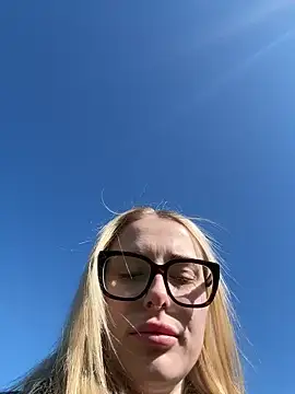 EloiseeUKK online show from 04-20-26, 08:50