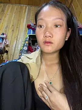 Snapshot of Jolinie chatting on 04-19-26, 01:10 Jolinie online show from 04-19-26, 01:10